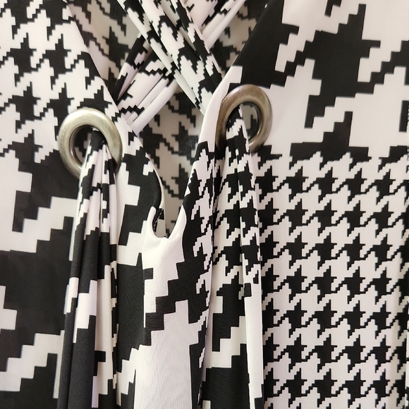 Ariella Black and White Houndstooth Sleeveless Top - Picture 3 of 4